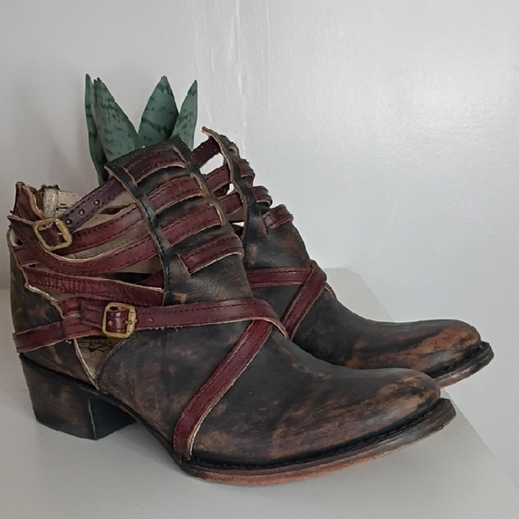 Freebird by Steven Size 7 Brown Distressed Leather Ankle Boots Western Boho - Picture 4 of 12